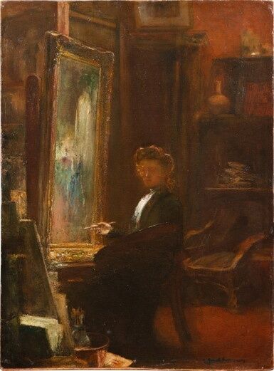 Peintre assis dans un atelier sombre face à une grande toile